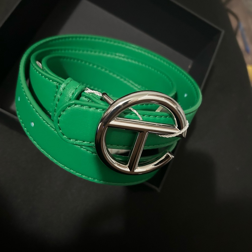 Men’s green telfar belt. Brand new with the tags. Never worn.